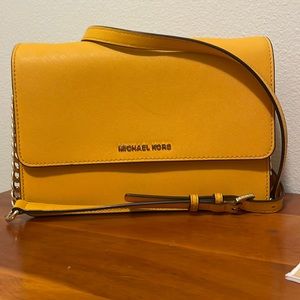 ☀️ MICHAEL KORS DANIELA LARGE GUSSET CROSSBODY SUN YELLOW ☀️